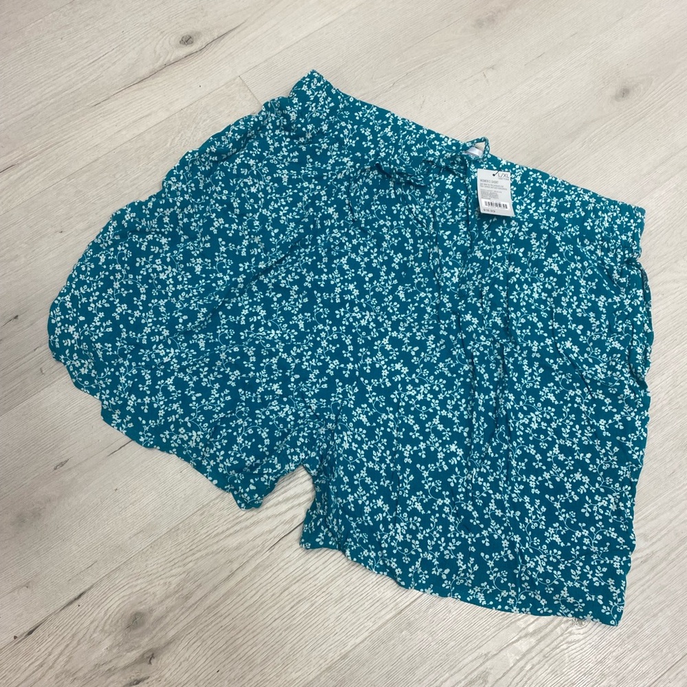 West Loop Green Floral Women's Bermudas